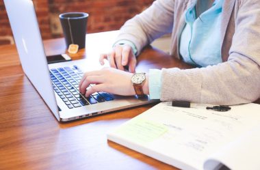5 formas de trabalhar em casa prestando serviços de marketing digital