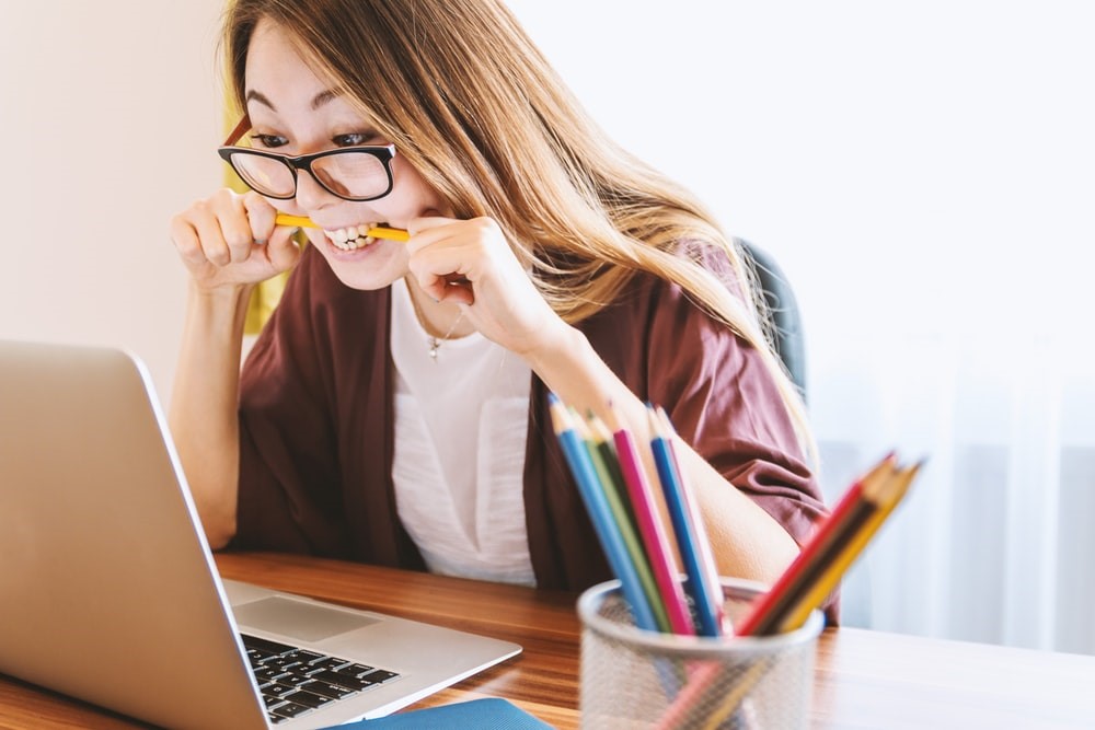 Estudantes estudando em busca de ser protagonistas na universidade
